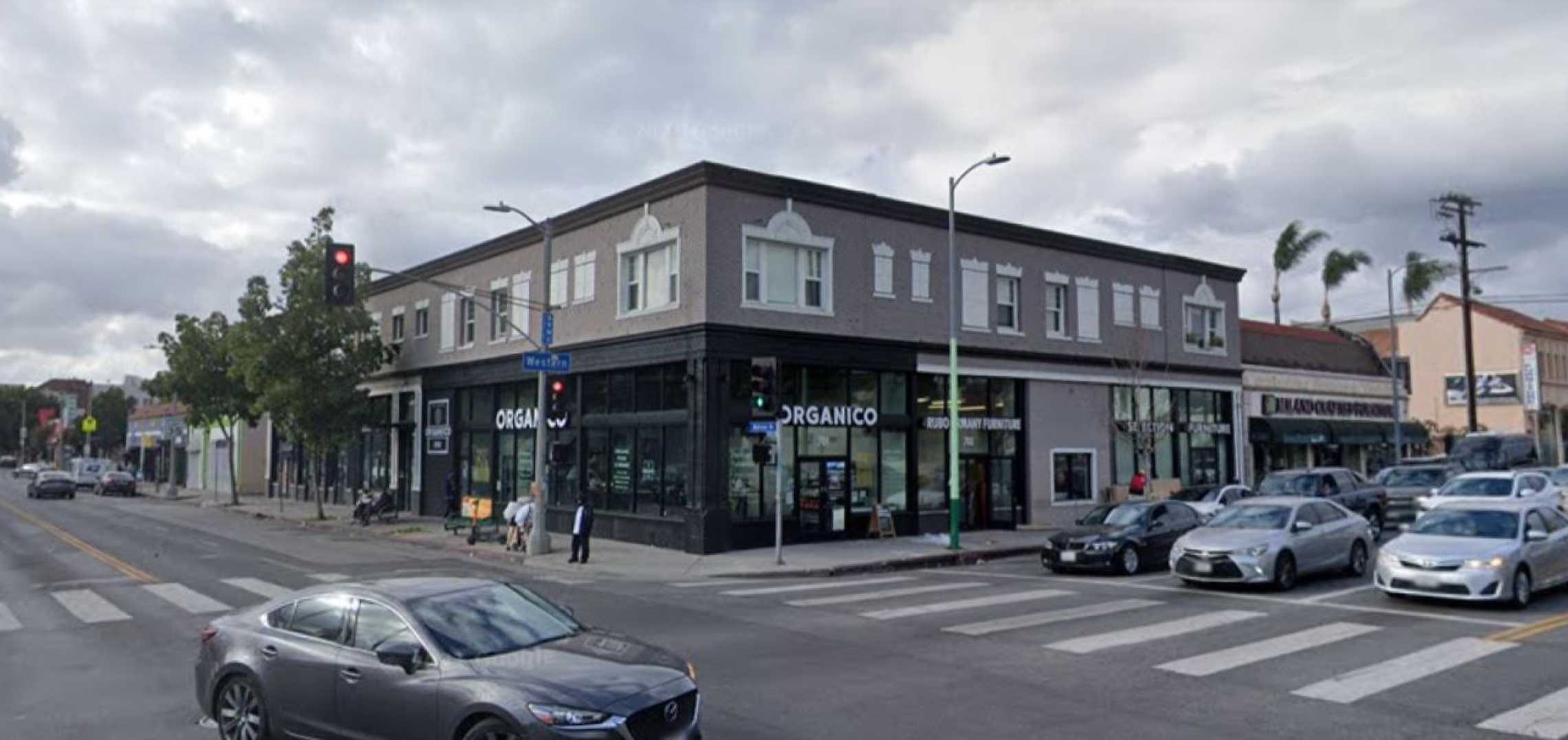 1920s apartment building at Melrose & Western could a hotel